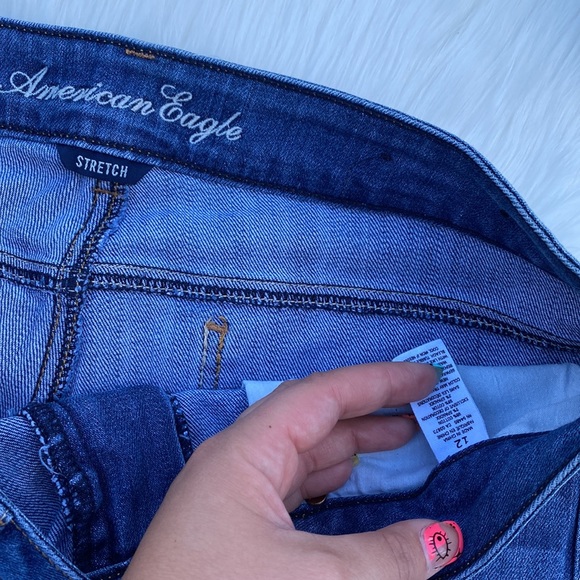 American Eagle medium wash frayed hem denim short - Picture 2 of 4